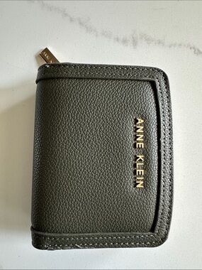 Anne Klein Olive Green Pebbled Zip Wallet with Gold Logo - new without tags